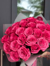 25 розовых роз