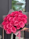 25 розовых роз