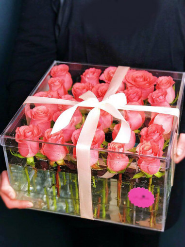 Crystal Box 25 роз "Amsterdam"