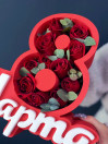 Композиция в каркасе 8 Марта с розами